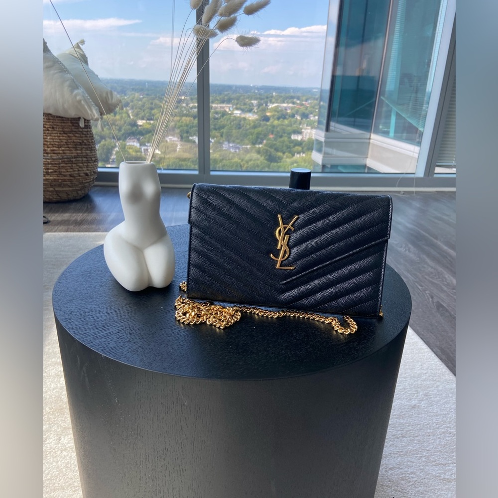 Authentic Saint Laurent
Monogramme Large Grain de Poudre Wallet on Chain